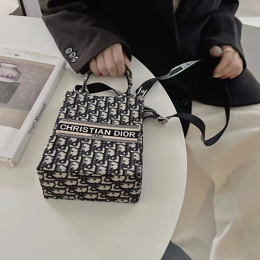 CD Classic Design Phone Bag