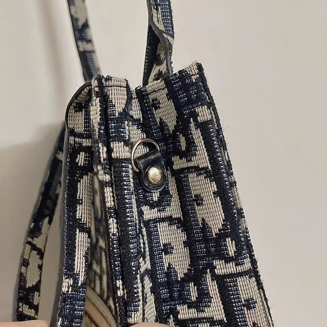 CD Classic Design Phone Bag